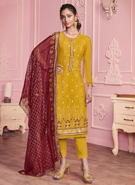 yellow and pink combinations. Beautiful ethnic dress. | Combination dresses,  Banarsi lehenga, Cool girl pic